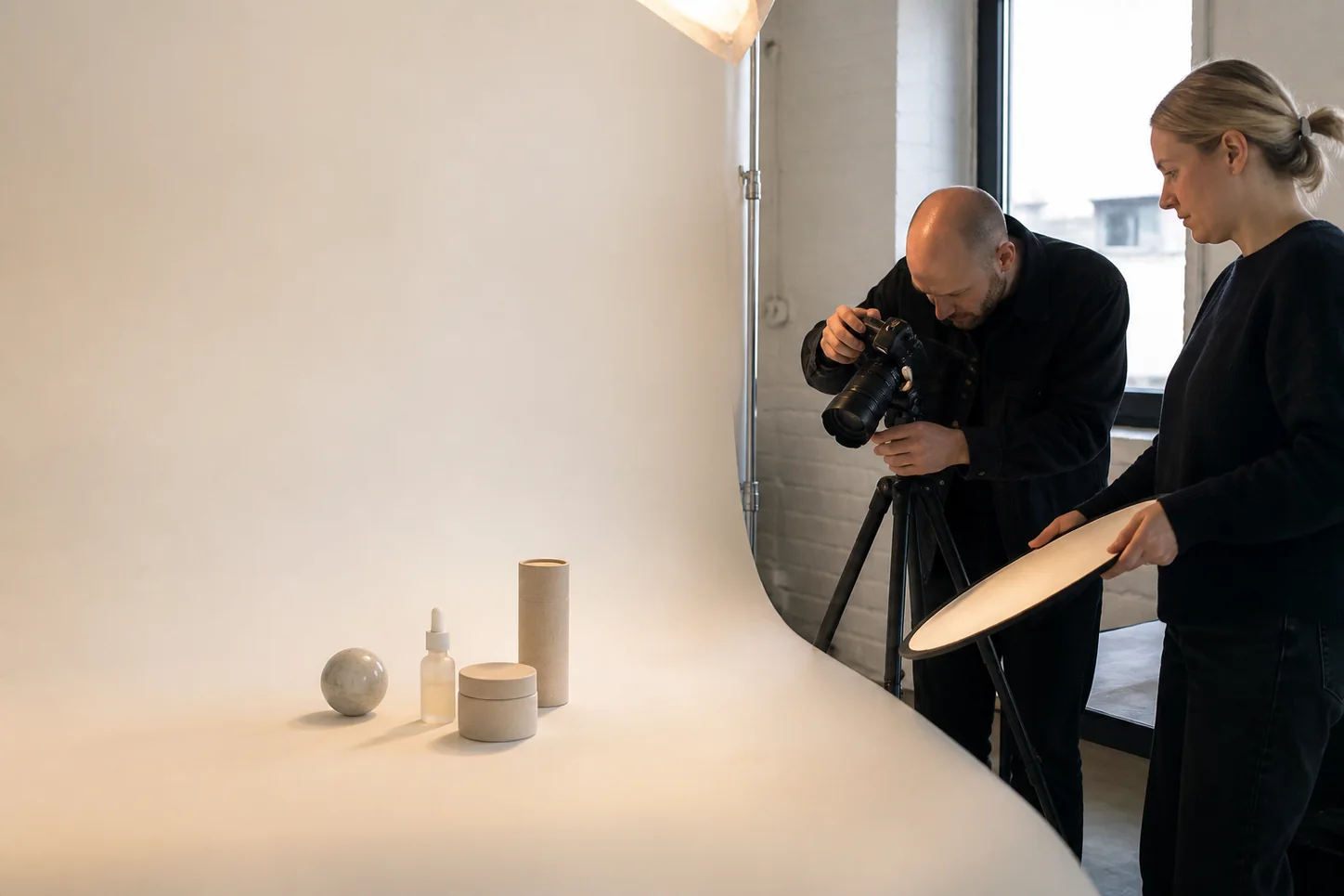 Produktfotograf i Oslo fotograferer nordiske produkter i et lyst studio